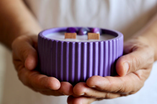 ❥ Vela artesanal "Sukha", aroma lavanda