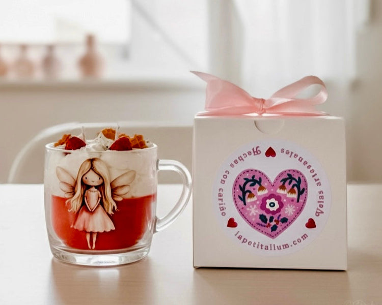 ❥ Vela en taza tipo postre, aroma FRESAS Y NATA (Stock limitado)