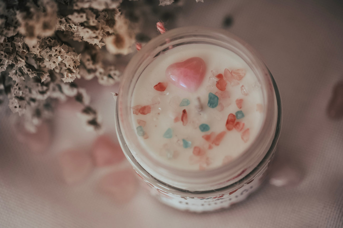 ❥ Vela "Armonía" con corazón de cuarzo rosa 💖