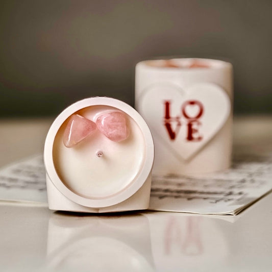 ❥ Vela en envase artesanal "LOVE" con cristales de cuarzo rosa