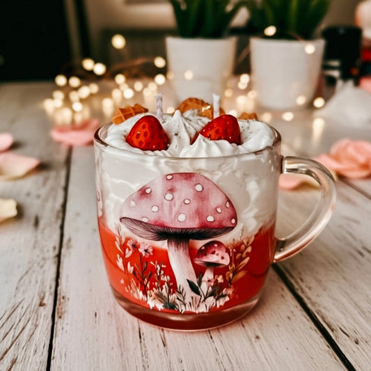 ❥ Vela en taza tipo postre, aroma FRESAS Y NATA (Stock limitado)