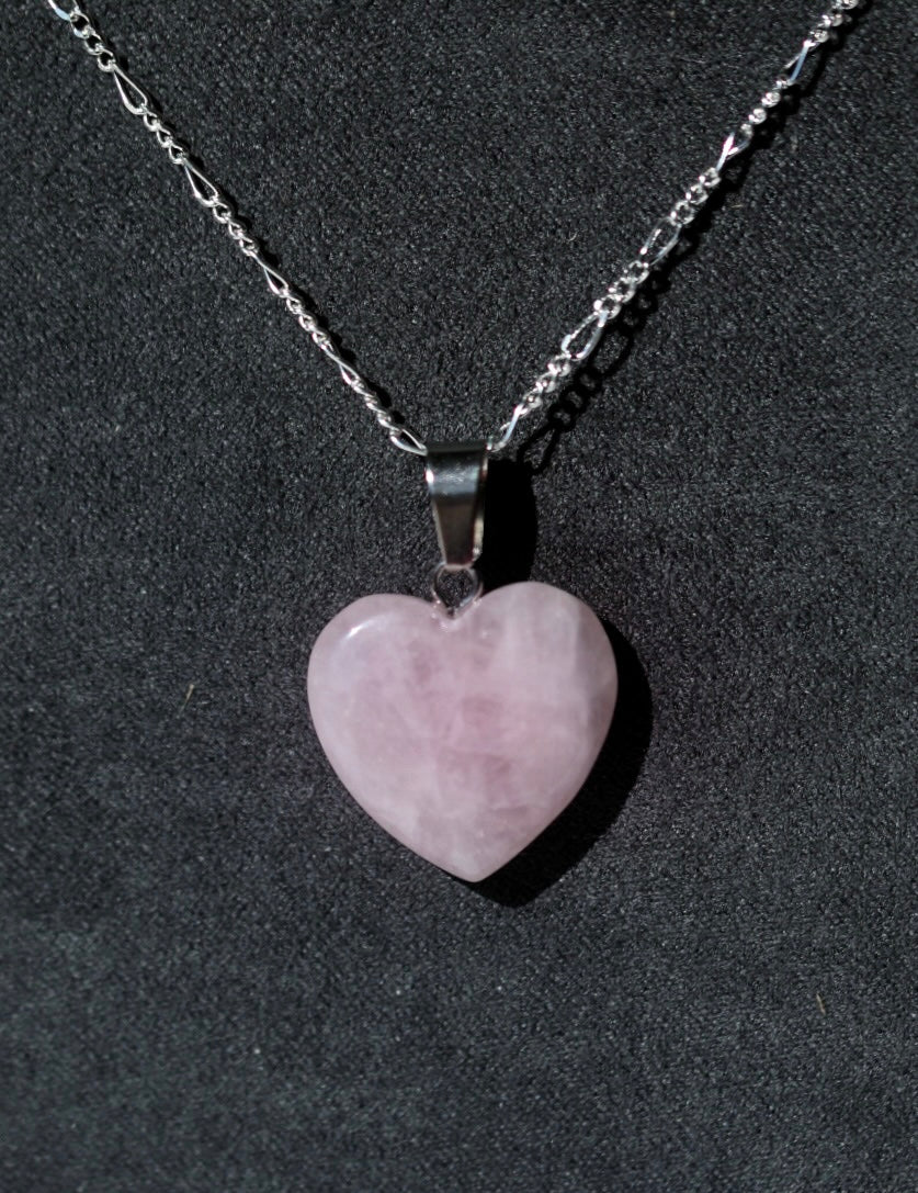 ❥ Colgante corazón de cuarzo rosa claro ♡ (Amor, confianza, armonía)